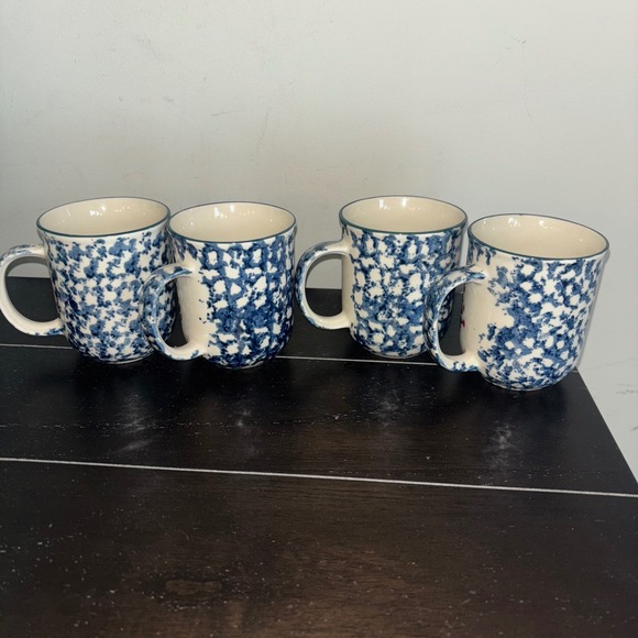 Set of 4 Mugs | Folk Craft by Tienshan | Cabin in the Snow | Sponge painted - Picture 8 of 11